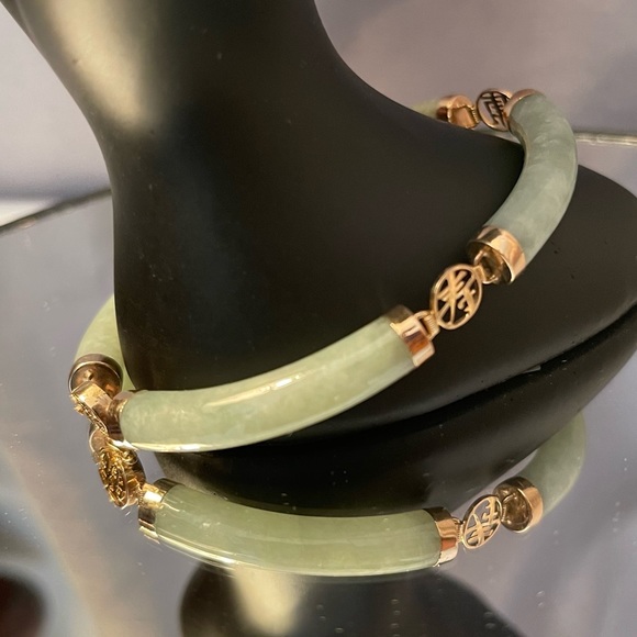 14k Solid Gold and Green Jade Bracelet - Picture 9 of 15